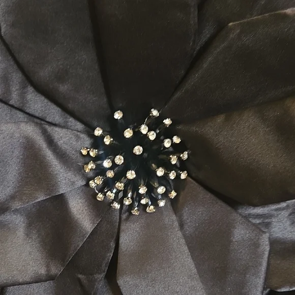 Elegant Leopard Print Blouse with Black Floral Detail - Picture 3 of 10